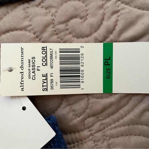 Sweater - Picture 5 of 6